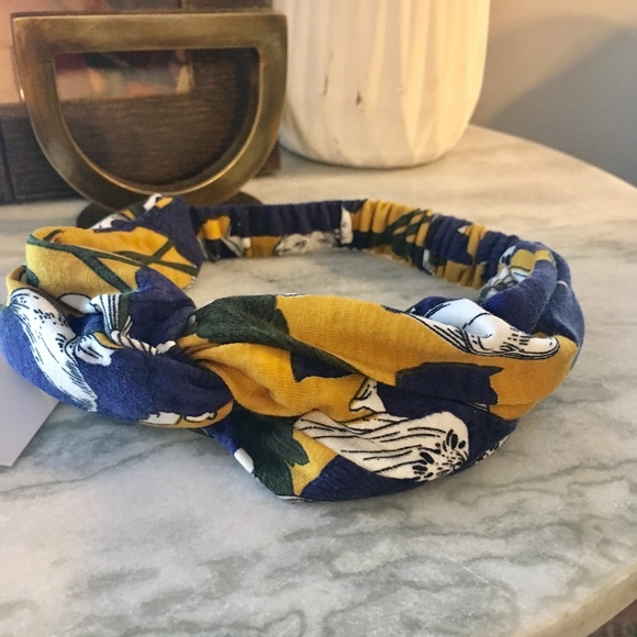 Wide Stretch Floral Pattern Knot Twist Headband - Picture 3 of 5